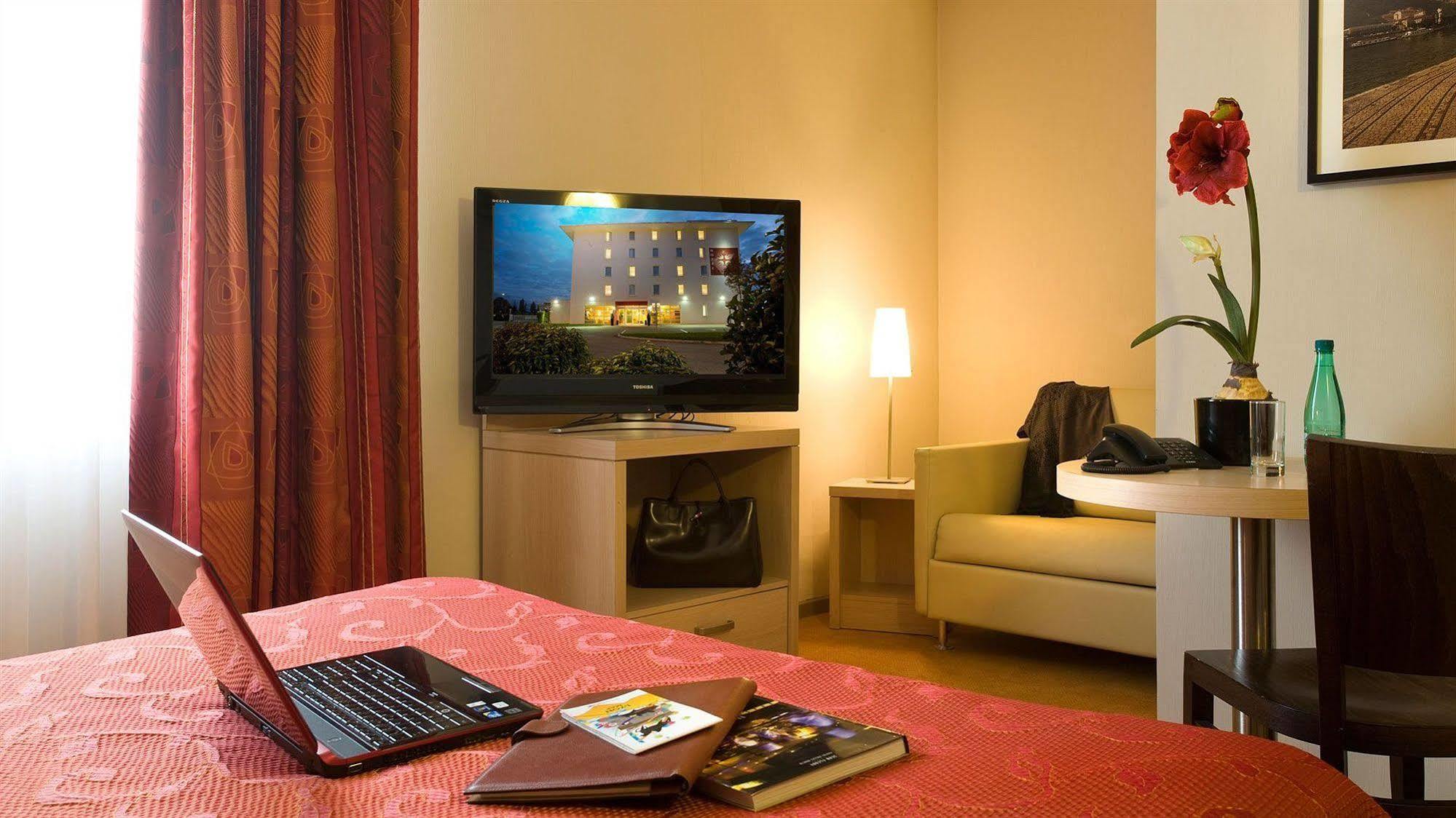 Ibis Styles Lyon Meyzieu Arena Stadium Zewnętrze zdjęcie